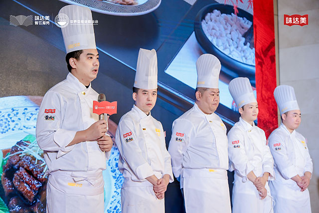选手舞台讲述菜品理念